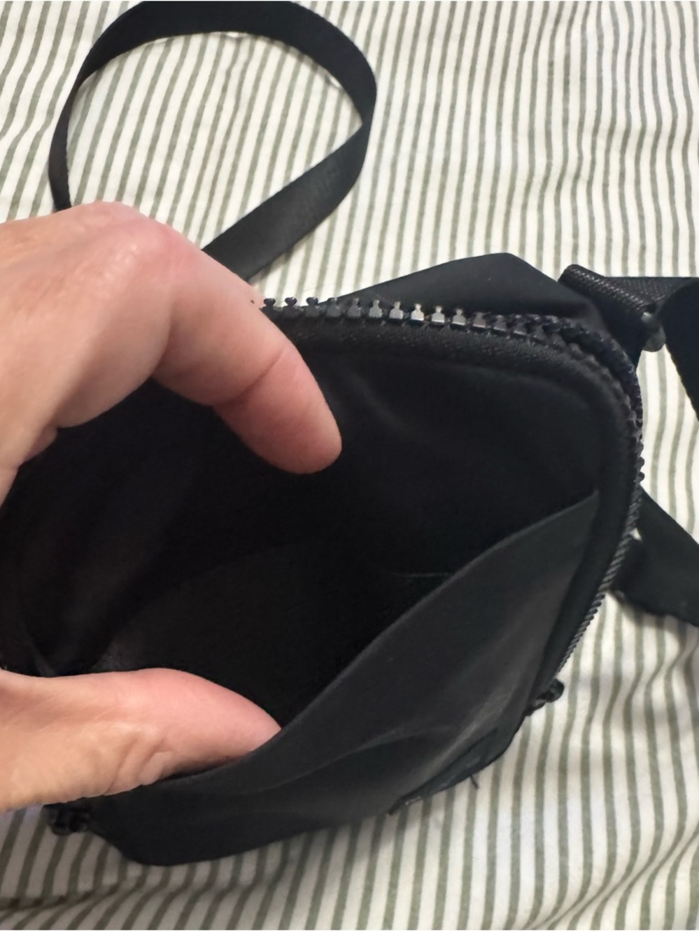 lululemon athletica Black Compact Crossbody Pouch with Strap - Picture 3 of 4